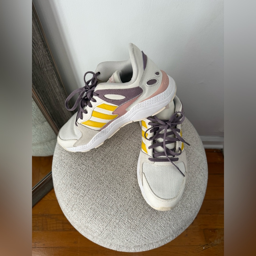 Womens Adidas cloud foam sneakers Size 9